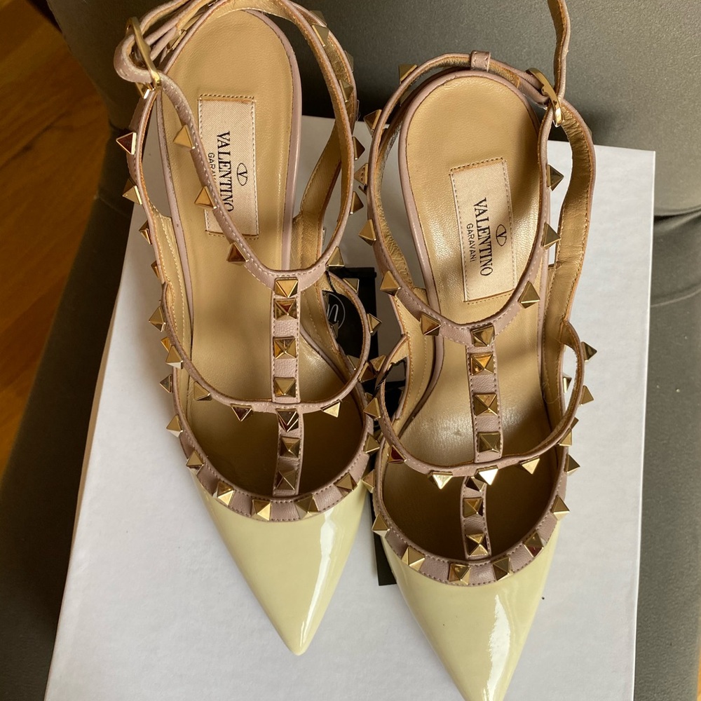 Valentino Garavani Rockstud Pointed Toe T-Strap Pumps in Ivory and Nude - Picture 2 of 9